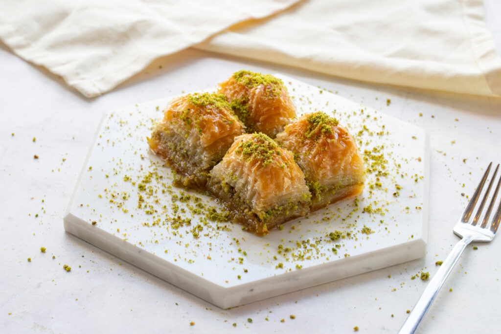 Baklava de pistachos, manzana, vainilla y agua de azahar