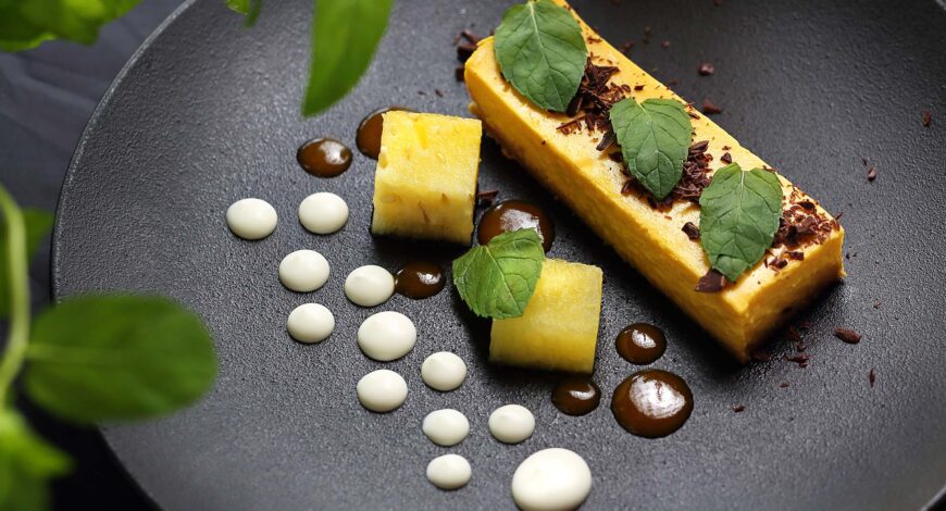 Pastel de mango y chocolate blanco