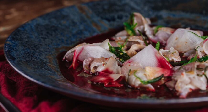 Ceviche de mero basa con nabo daikon