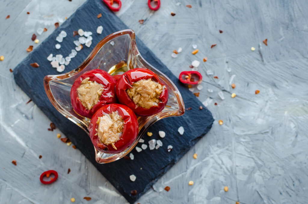 Pimientos asados rellenos con atún